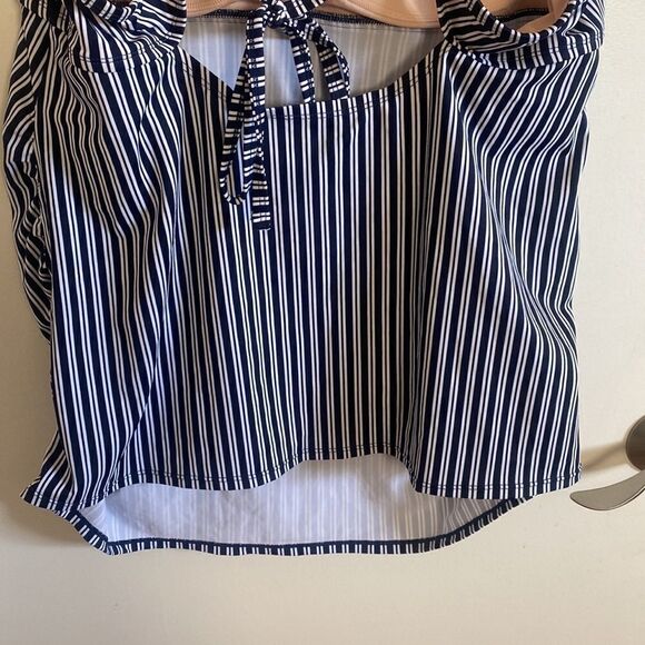 Maternity swimsuit top, navy and white striped adjustable straps. Size XXL - Picture 7 of 7